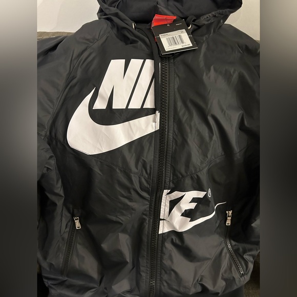 $110 Nike Windrunner Jacket GX Black / White AJ2974-010 Women’s Sz: XS - Picture 3 of 6